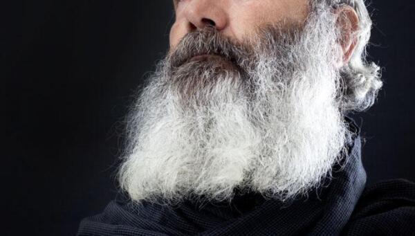 胡子白是怎么回事