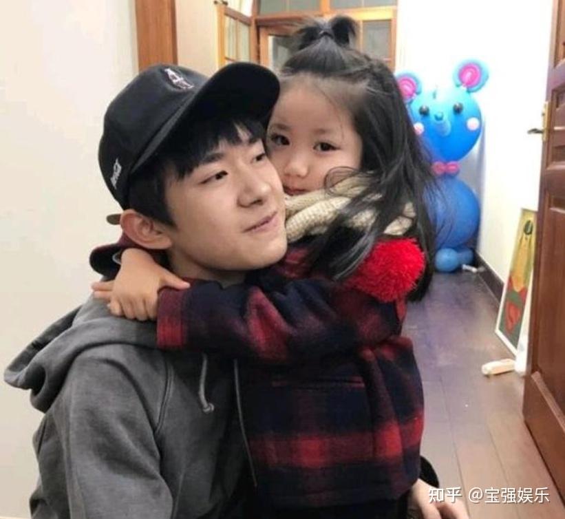 被易烊千玺宠着的女孩长大了,颜值出众少女感满满,未来女神诞生