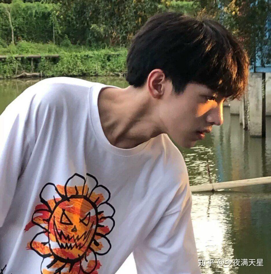 有没有纯欲风男生头像