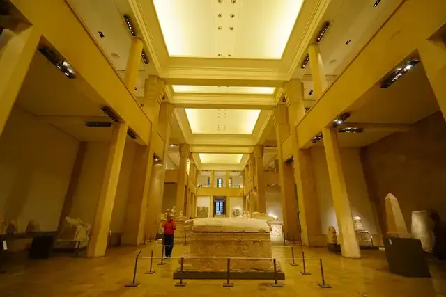 地中海畔的这个小国首都曾是中东小巴黎如今已沦为半座废城