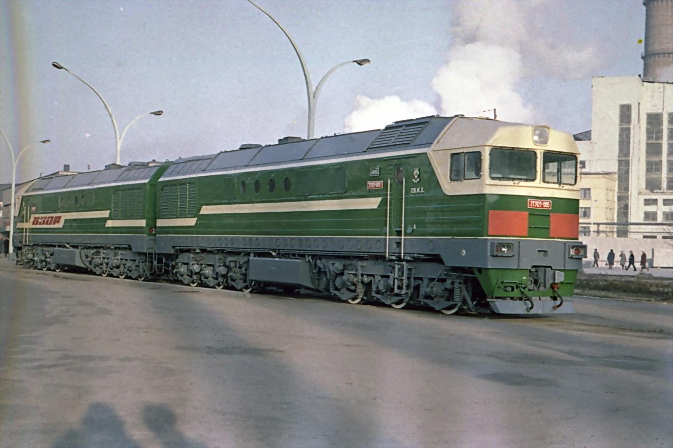 铁道科普苏联铁路第一款双节可达8000马力的内燃机车2te121型内燃机车