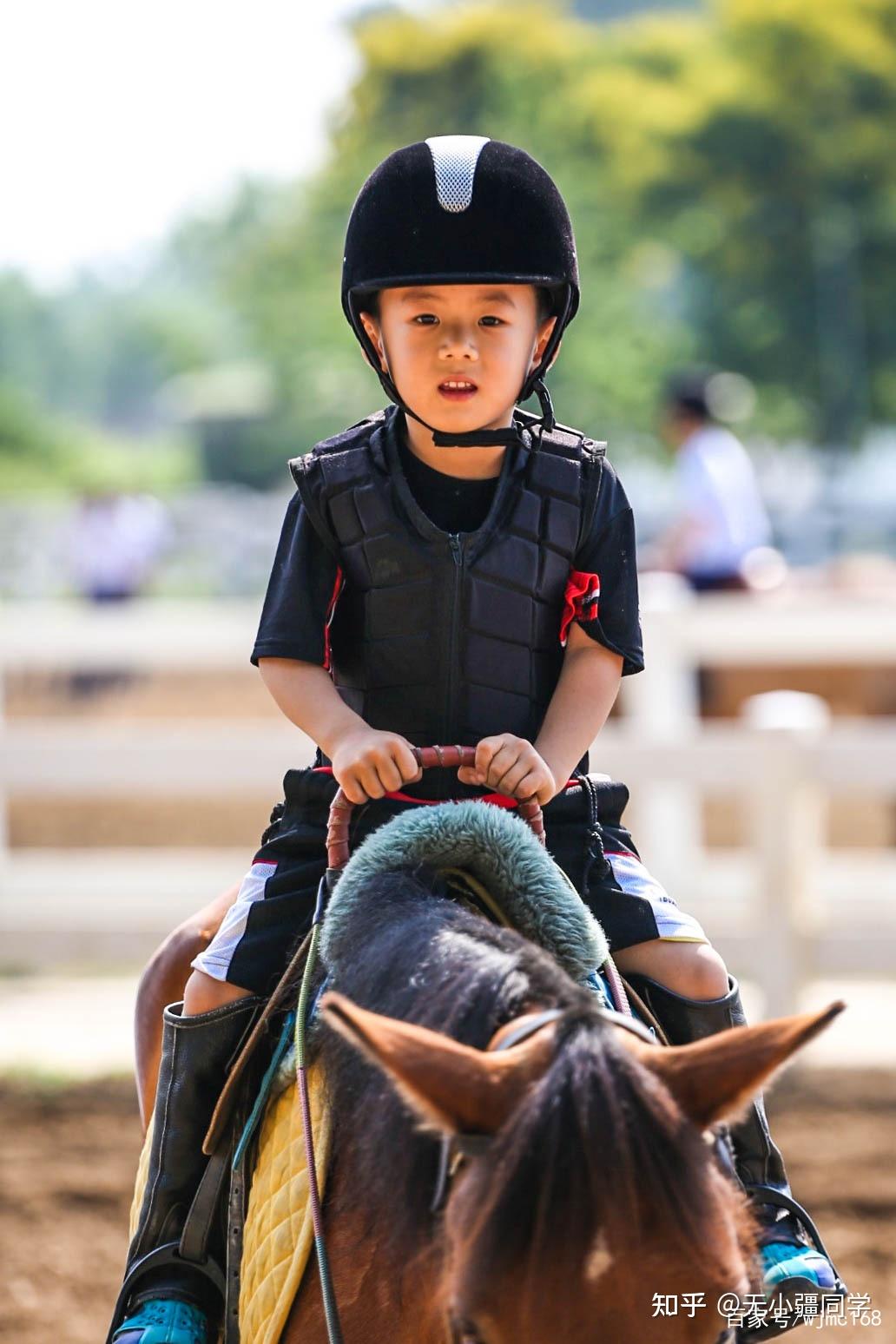 无疆牧场儿童马术运动孩子初学骑马爱犯的几大错误