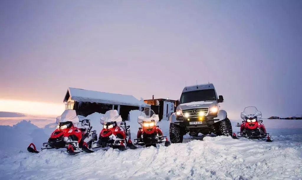 作為冰島全年最熱門的輕探險戶外運動雪地摩托車無疑是其中之一.