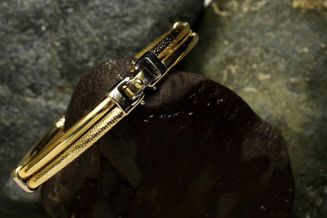 4. 个性饰品混搭