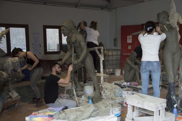 意大利公立美院雕塑专业研究生哪个比较好考啊