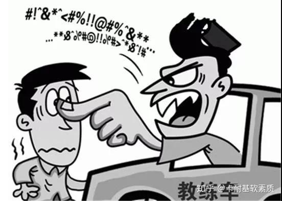 放下手刹,踩着离合再挂档,变道要看后视镜,可他接二连三地重复犯错