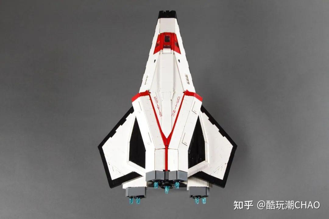 建造者caleb ricks的最新定制飞船是经典航天飞机和未来主义航天器