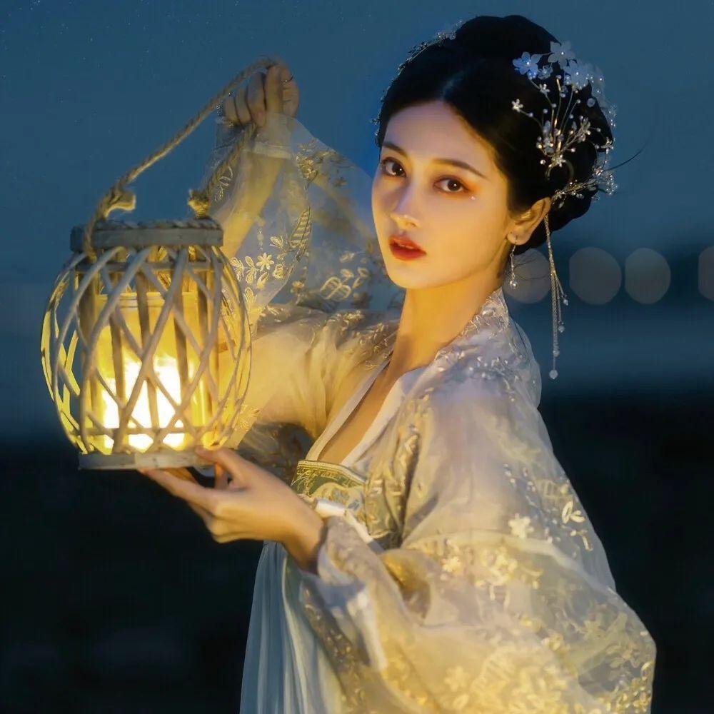 有哪些真人古风小姐姐的头像? - 知乎