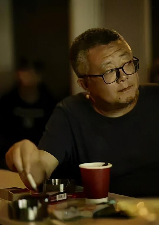 导演李一凡,是四川美院油画系的教授,同时也是一位纪录片导演.豆瓣8.