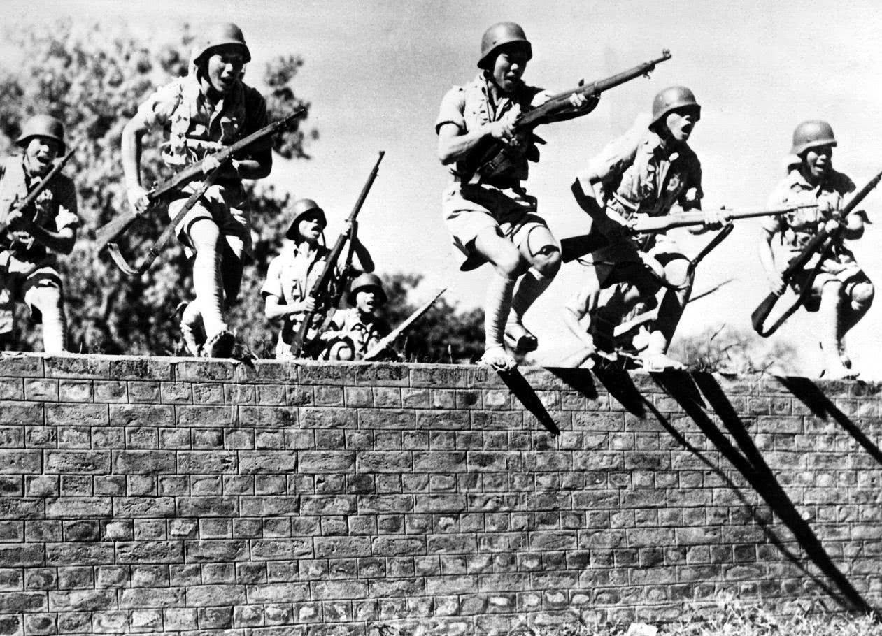 1958年8月23日，我解放军福建前线部队以空前猛烈的炮火轰击金门