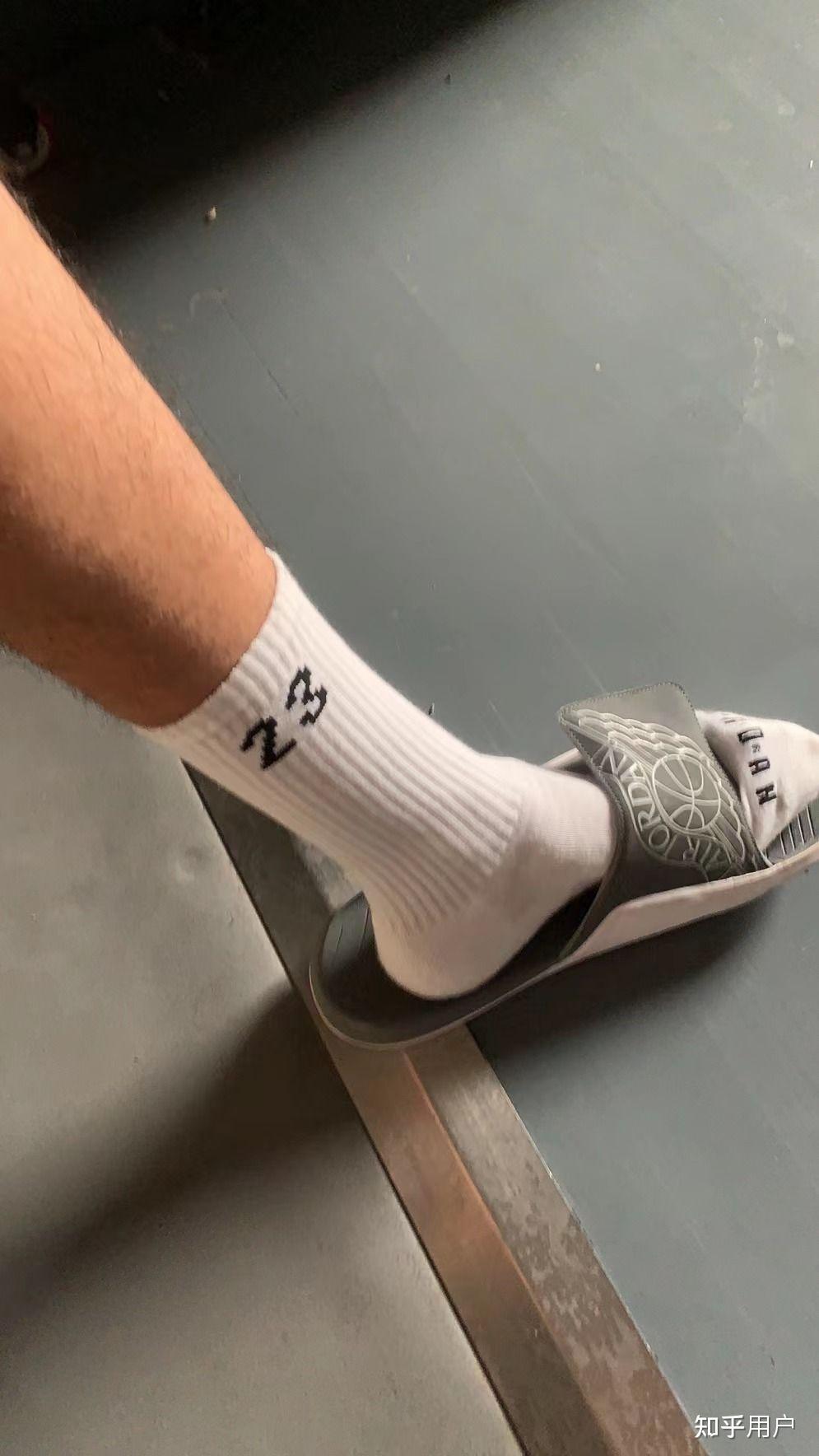 拥有45 码的大脚是种怎样的体验?