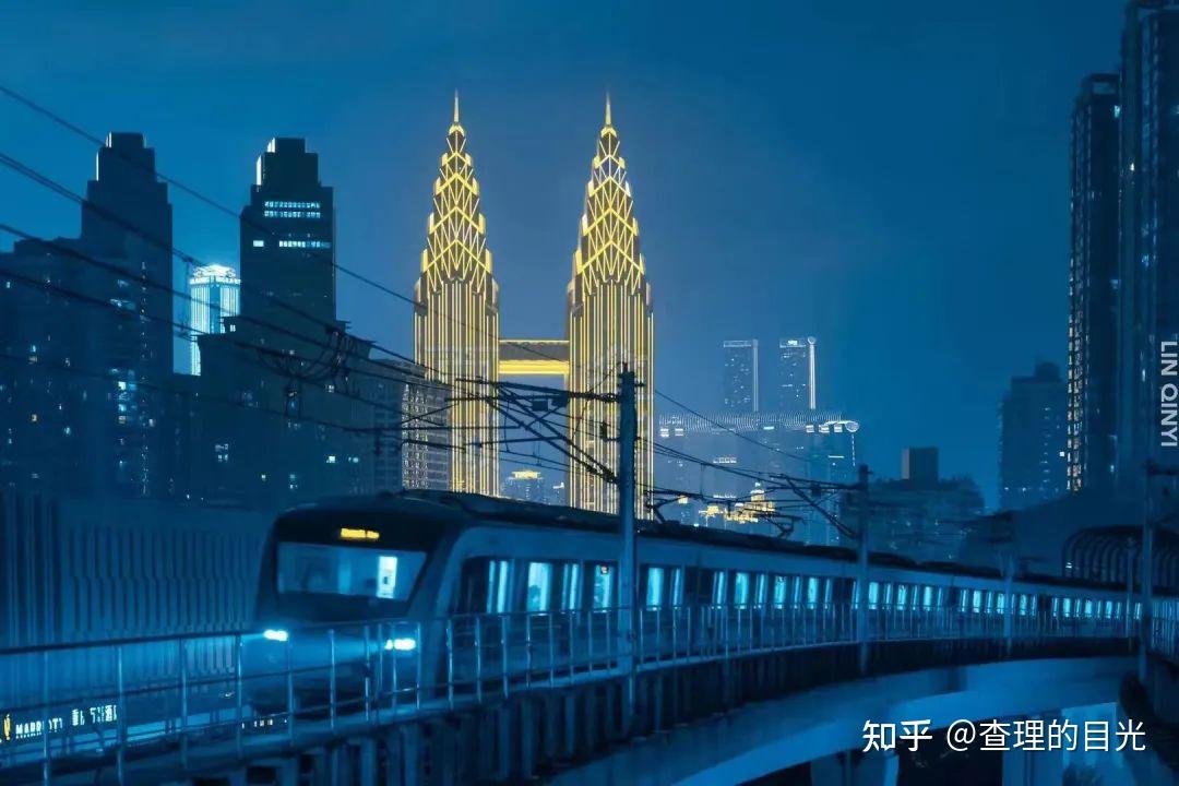 关于重庆:步过双子塔,乘轨入初夏