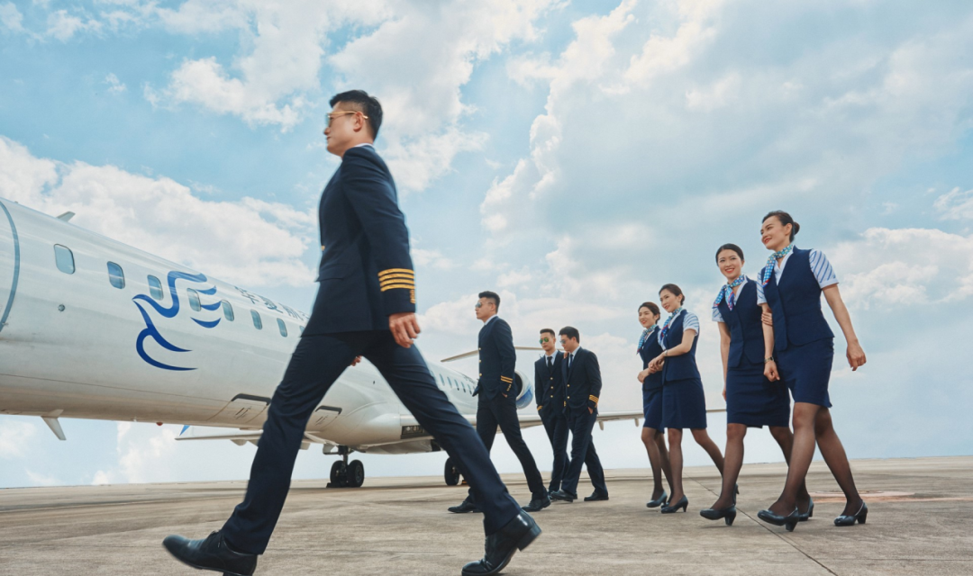 空乘招聘华夏航空乘务员安全员2020年最新招聘终于等到你