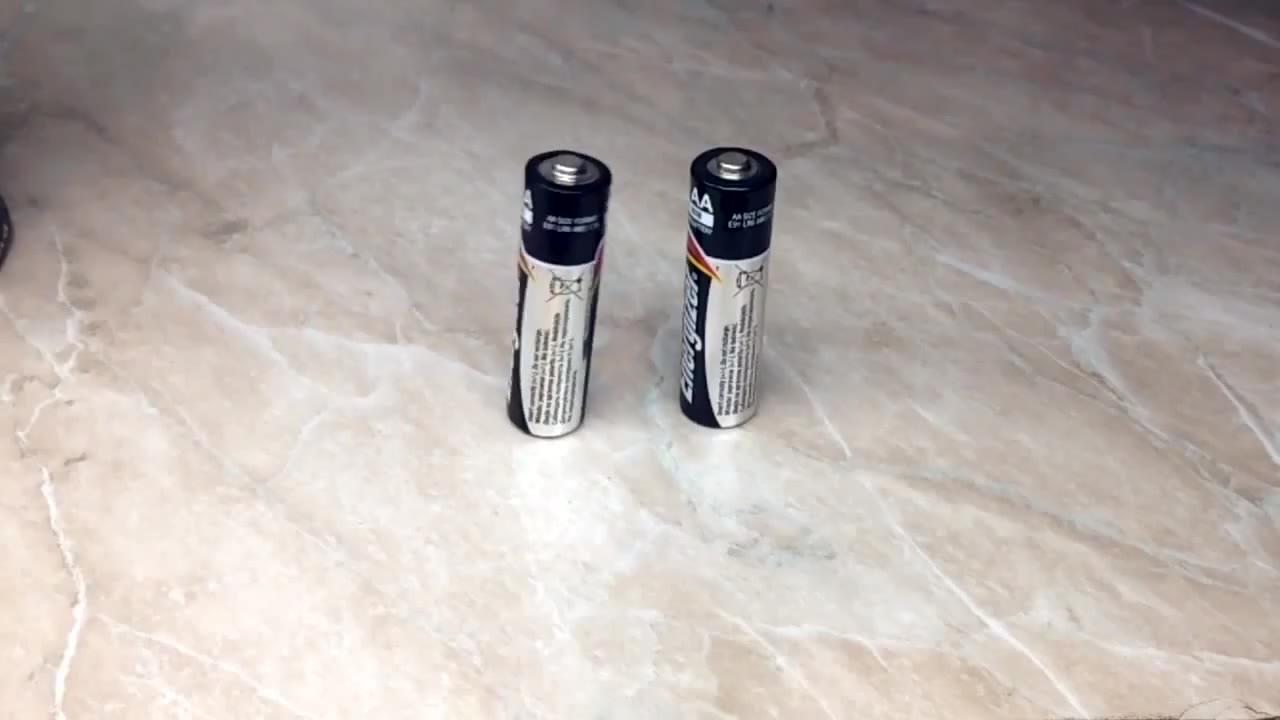 快没电的电池,用口咬一下后突然就有电了,这是为什么?