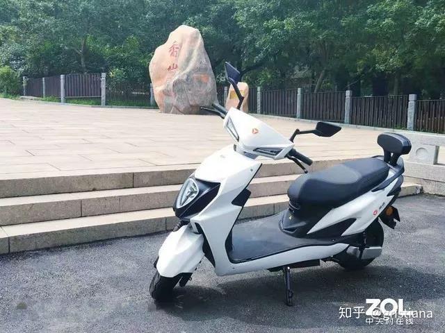 中关村在线实测雅迪t6搭载石墨烯电池续航提升10