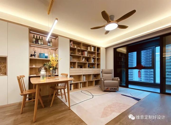客厅不要电视和沙发,全屋打满柜子,她家看起来至少大了20㎡ - 知乎
