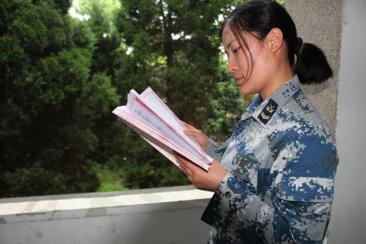 女卫生员也是战斗员