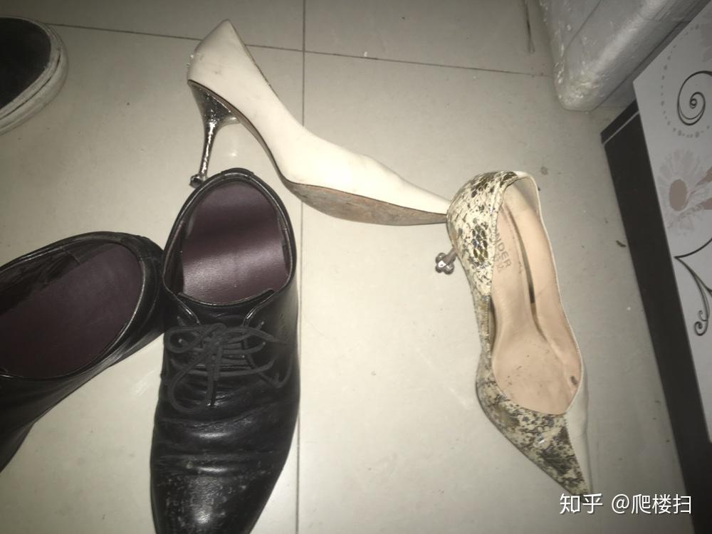 夏天高跟鞋是最有代表性的包含了整个时尚元素