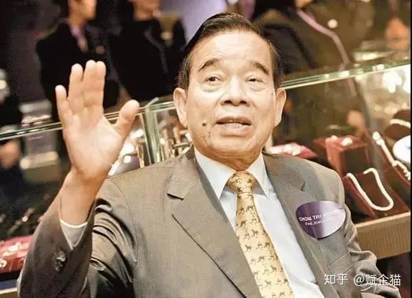 从普通打杂工到千亿富豪揭秘华人珠宝大王郑裕彤的传奇逆袭之路