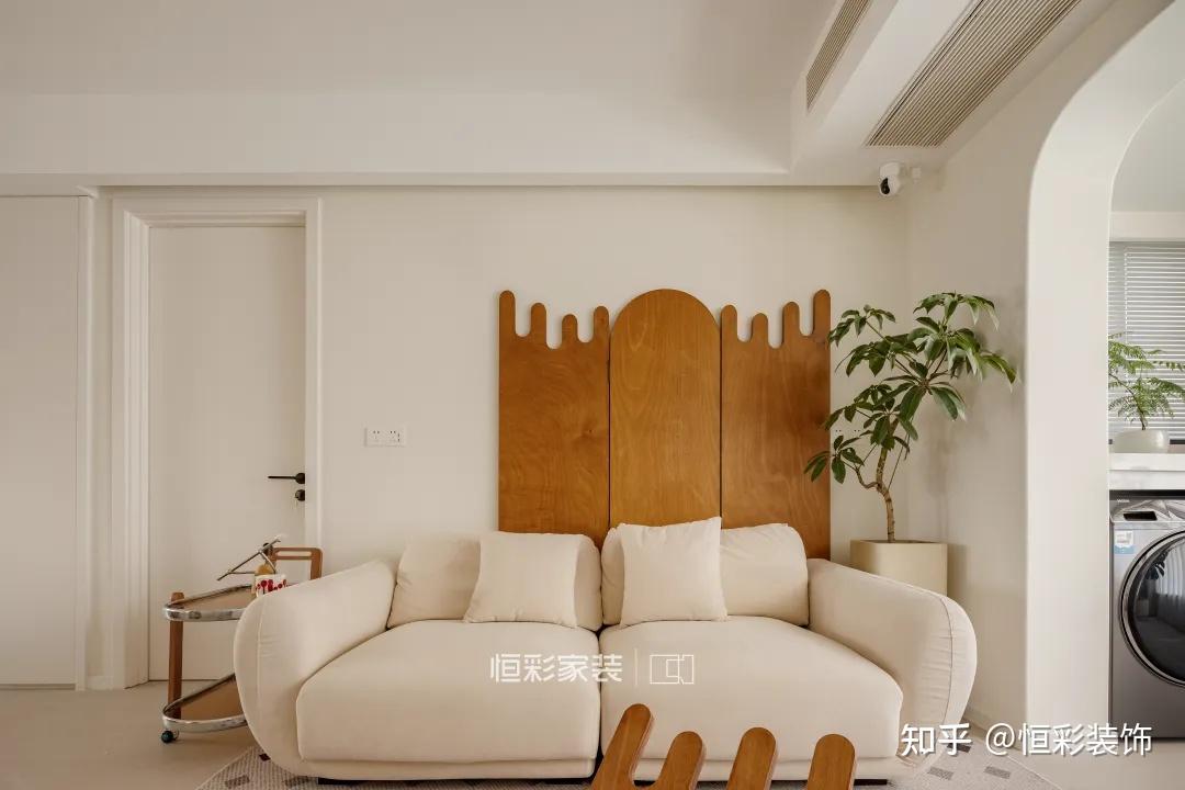 100㎡奶油中古，胡桃木+白，一眼沦陷，好看又好住！ - 知乎