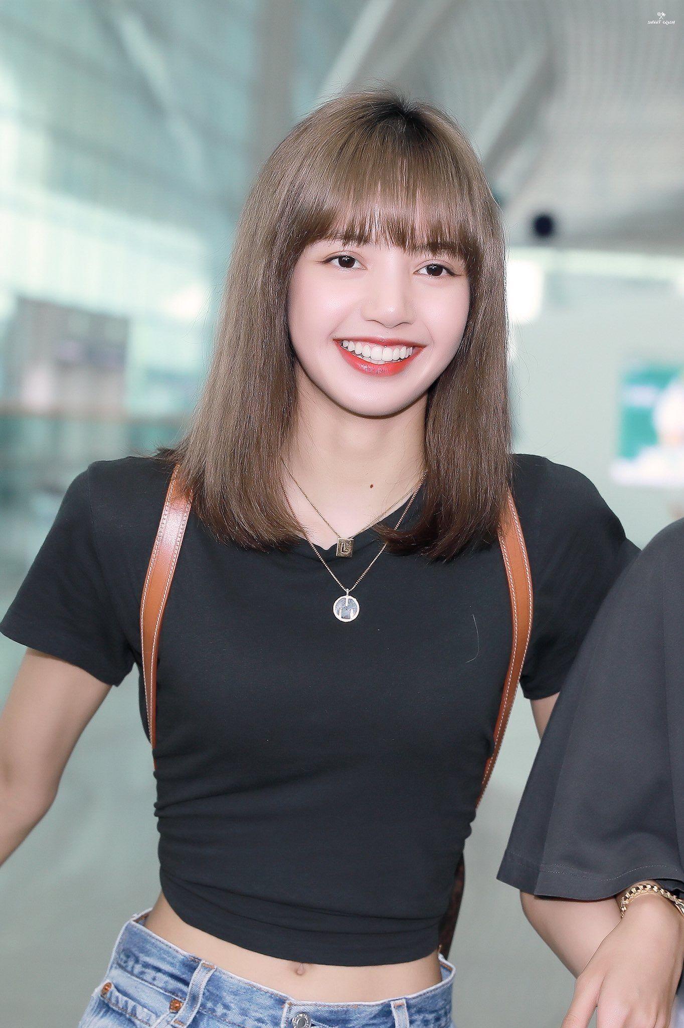 有没有关于lisa身材的好看的照片? - 知乎