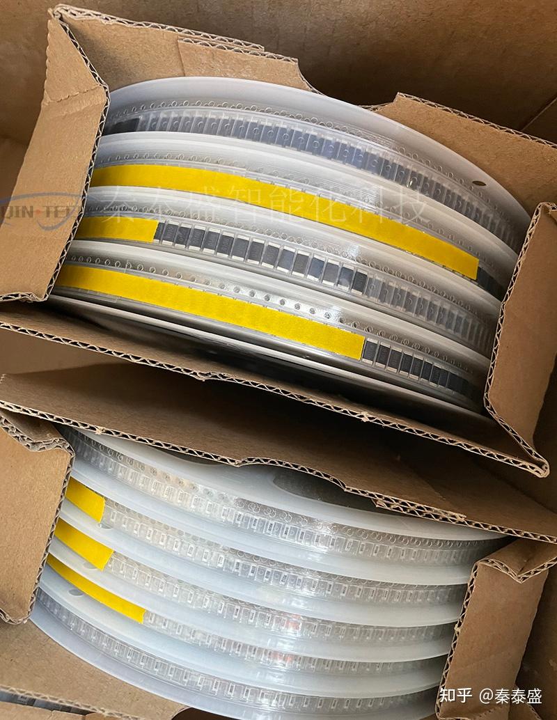 设备用于电子物料生产厂家成品贴标或smt工厂入料贴厂内的标签;设备