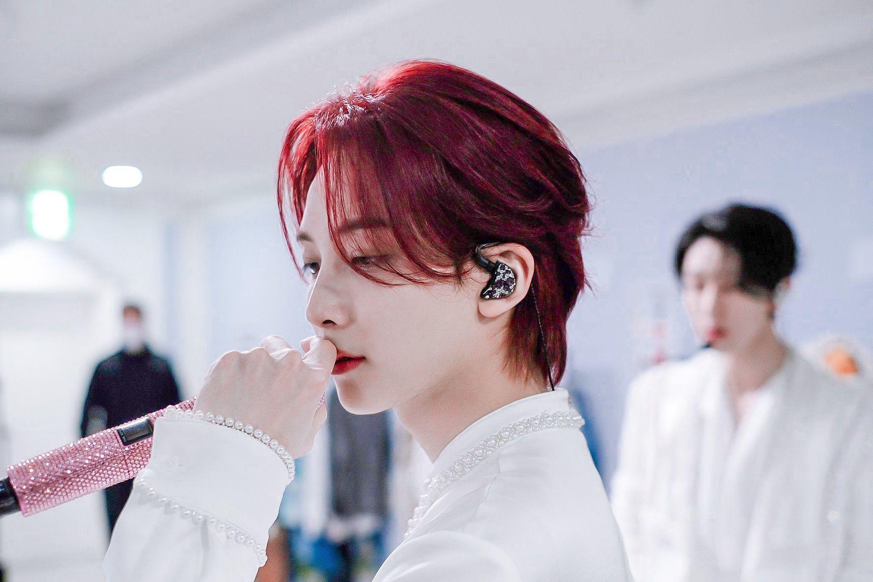 【seventeen】克拉们喜欢次人的哪个发色,我喜欢荣的黑发,圆的紫发,啵