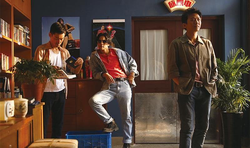 怎样评价韩寒电影乘风破浪主题曲乘风破浪歌的两版歌词