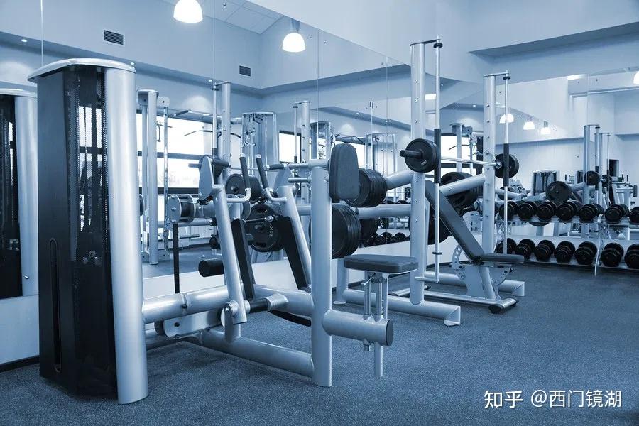 健身房的「龙门架」是一个什么样的器械，有哪些用法，可以锻炼哪些部位？ - 知乎