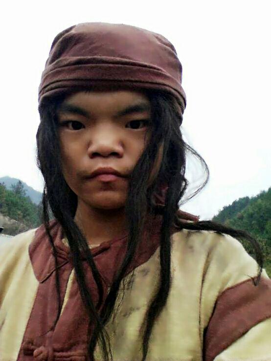 大学毕业生到横店当群众演员,能当明星的可能性有多大?