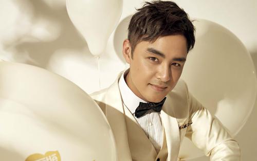 了自己的主持人生涯,随后加入了"183club"组合,当时183club成员王少伟