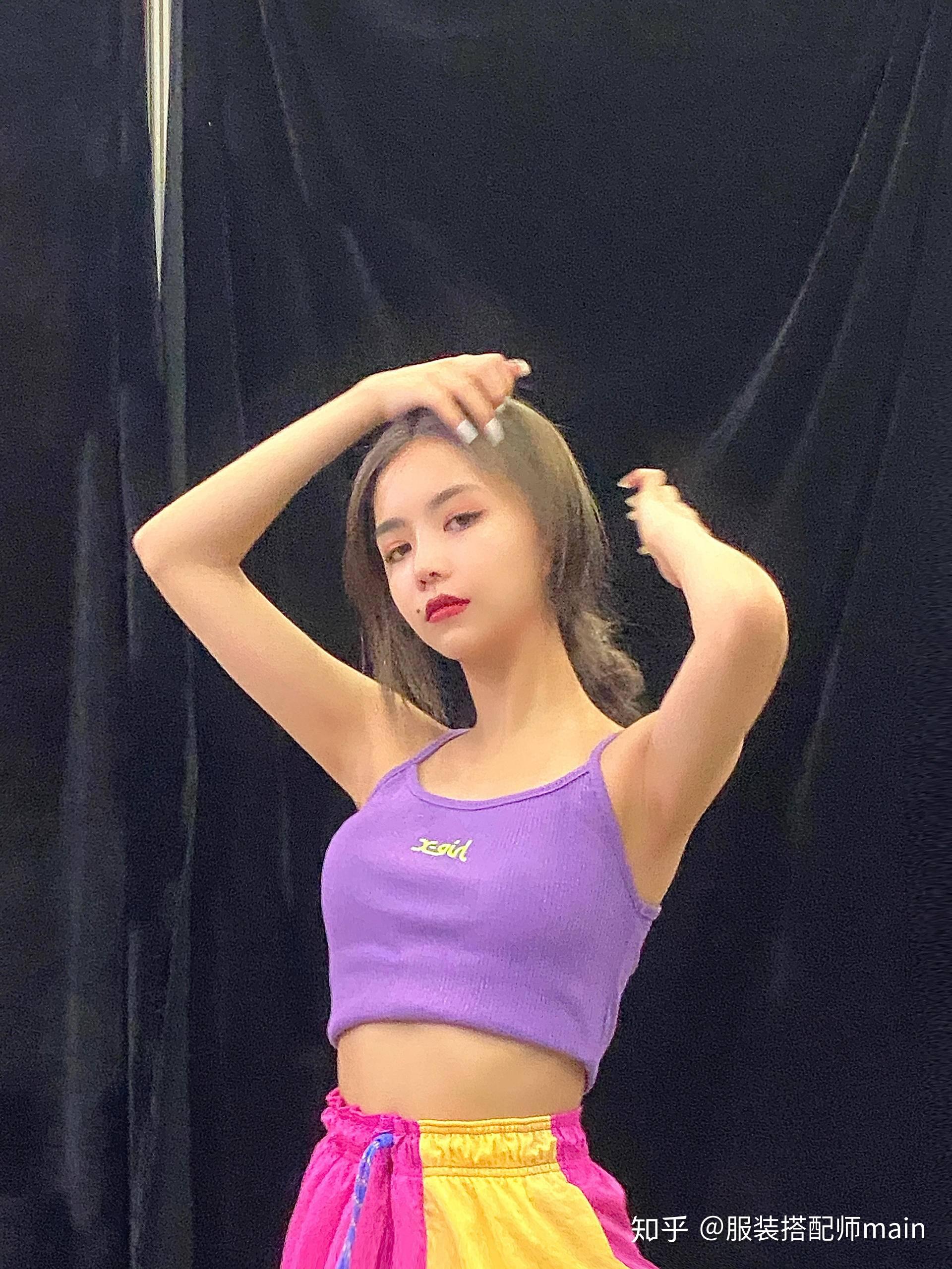 显高有技巧只要上衣短一截the9队长安崎示范穿法适合小个女生