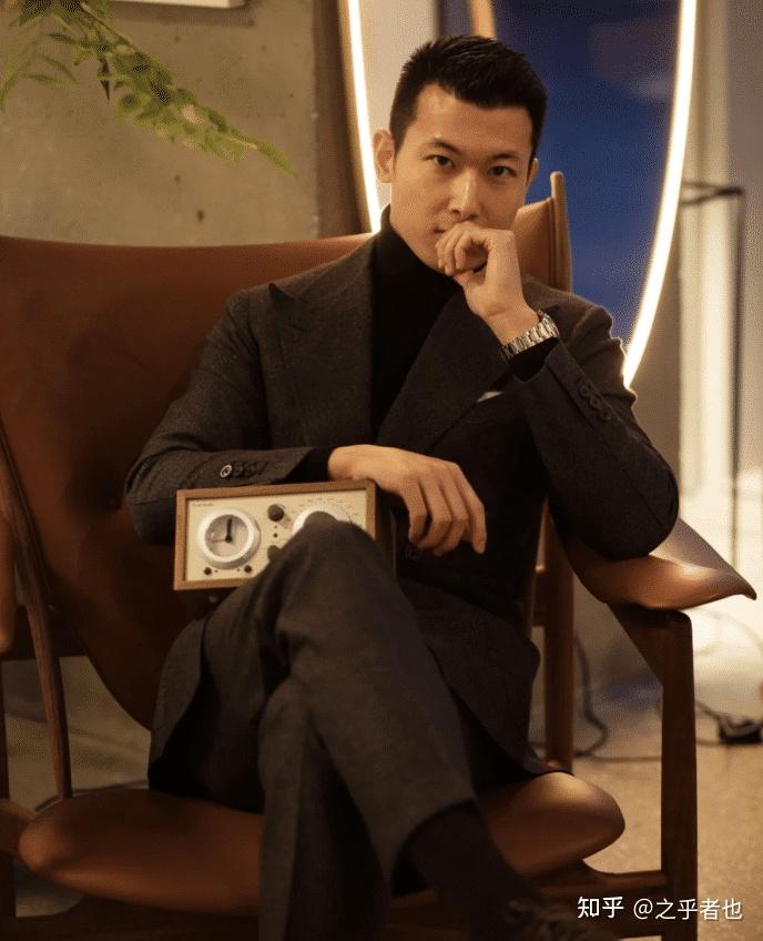 朱珠晒合影为丈夫庆祝36岁生日与王昀佳甜蜜依偎互相隔空示爱