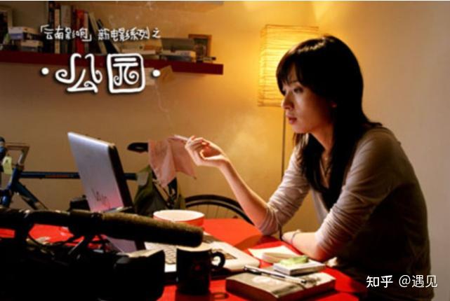 离婚后,李佳全身心投入事业,先后出演了电视剧《远山》,《相逢在雨后