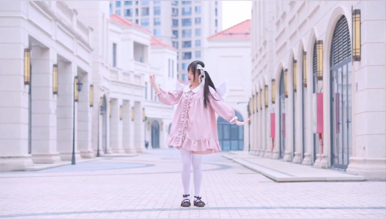 白裙子白丝袜这样的小美女太有仙气了