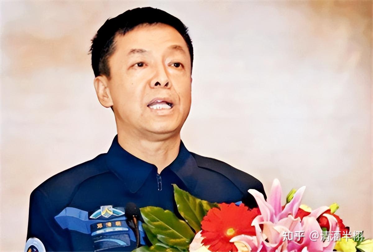 解放军特级航天员邓清明，现在至少三喜临门 知乎