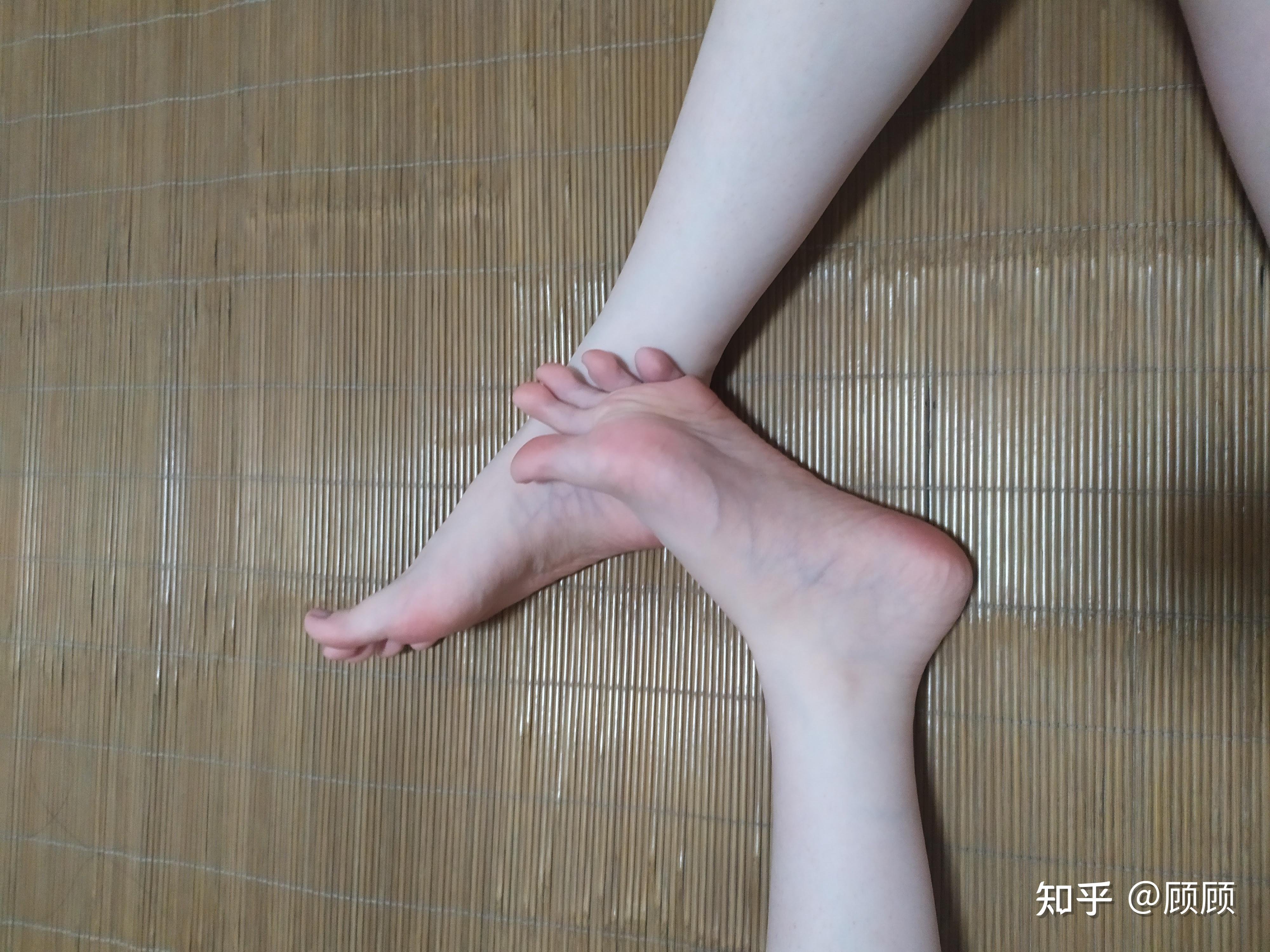 男朋友亲女朋友脚正常吗