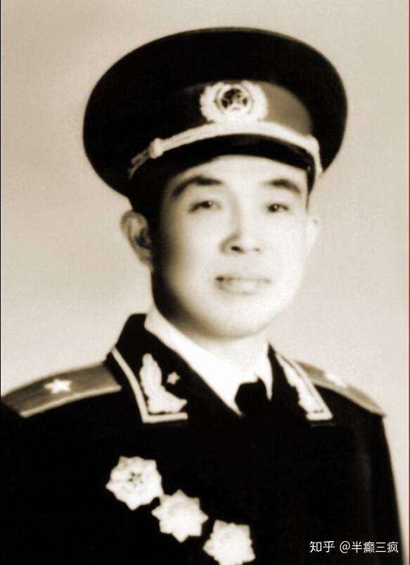 龙书金(1910-2003)湖南茶陵【短臂将军2人】独脚少将谢良(1915-1991)