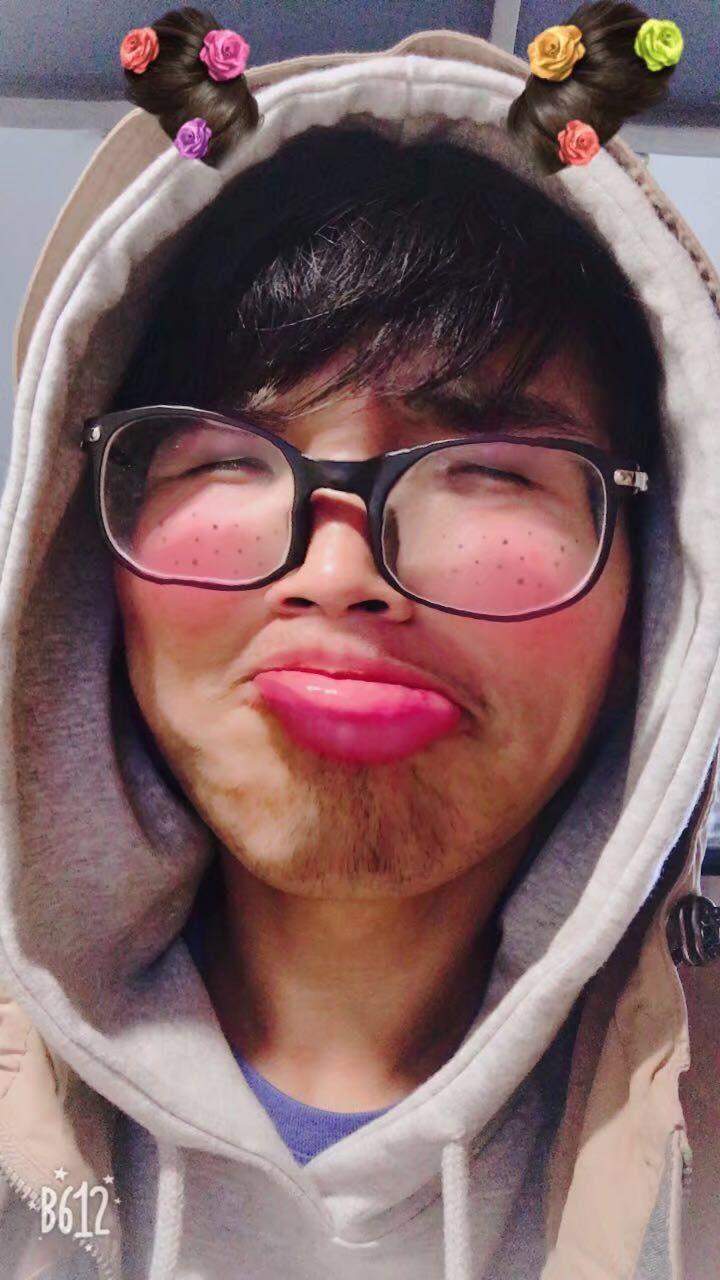 身边有一个喜欢拍丑照做表情包的朋友是一种怎样的体验? - 知乎