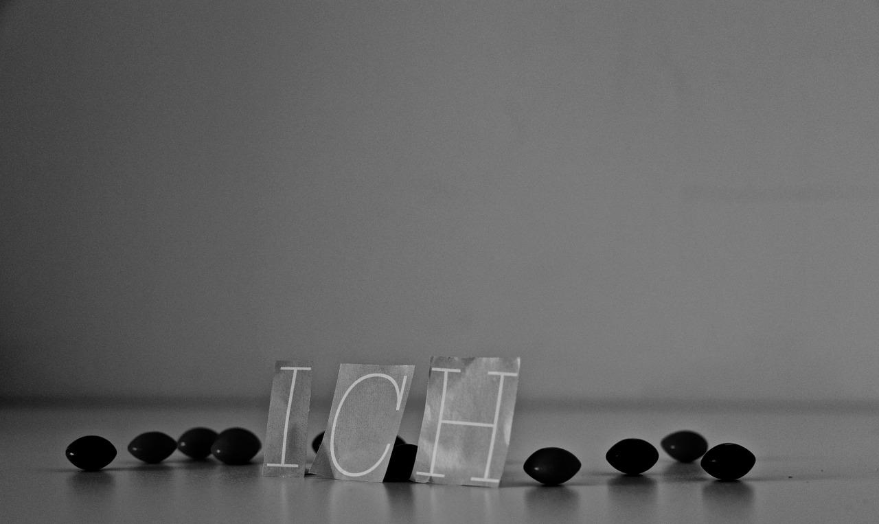 3. 简约白沙发搭配