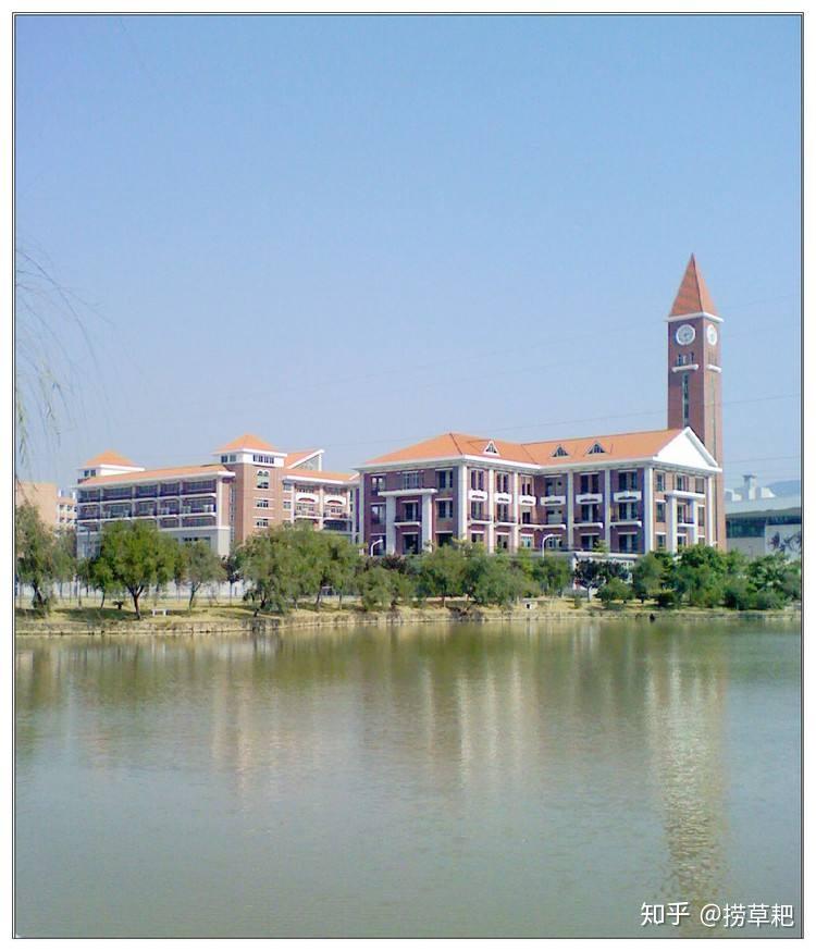 广东培正学院的图书馆或教室环境如何?是否适合上自习?