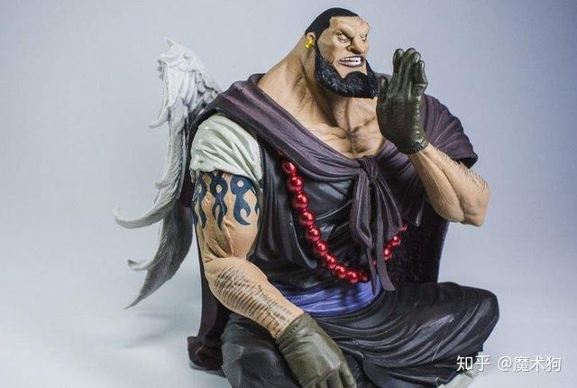 人都忽视了乌尔基的出身,他背后的翅膀以及个人简介都表明他是空岛人