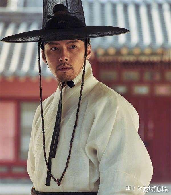 玄彬的帅气不仅限于偶像剧,古装历史剧扮相也是妥妥的一身白色韩服