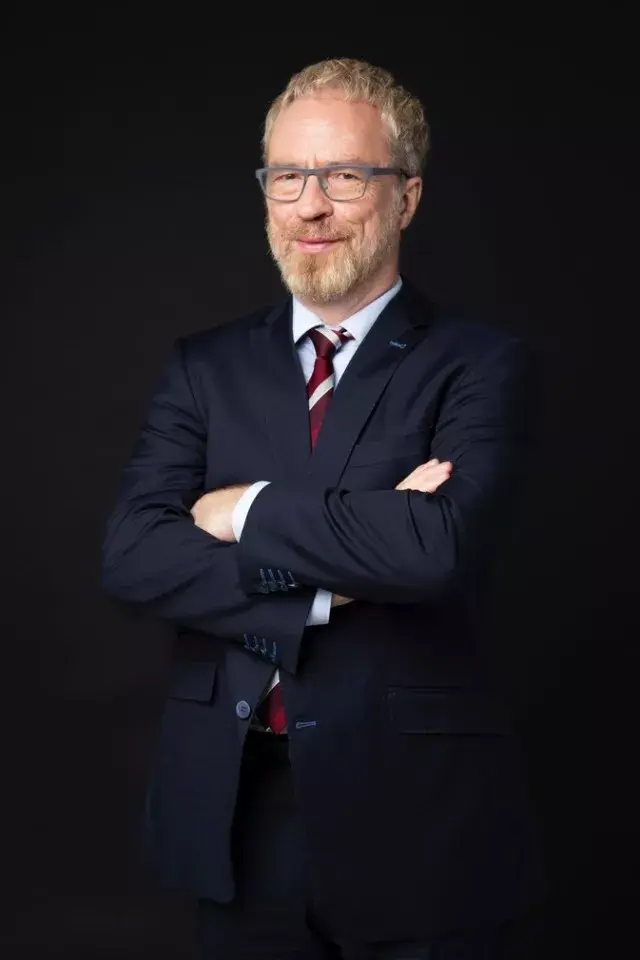 科学家汉斯·乌思克尔特教授是德国人工智能研究中心(dfki)科学董事