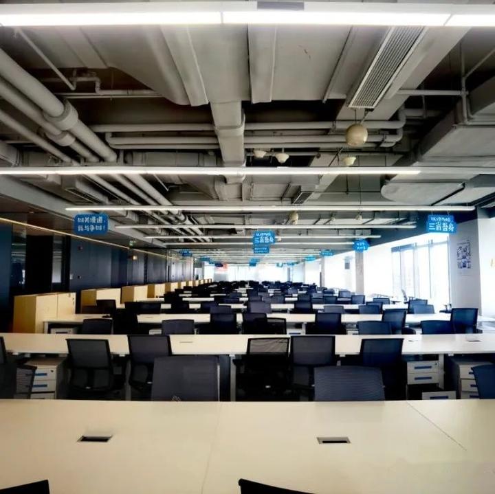 随时拎包入驻，258个工位，14个直播间！杭州未来科技城写字楼办公室商铺出租招商之EFC欧美金融城稀缺整层2200㎡企业总部办公 - 知乎