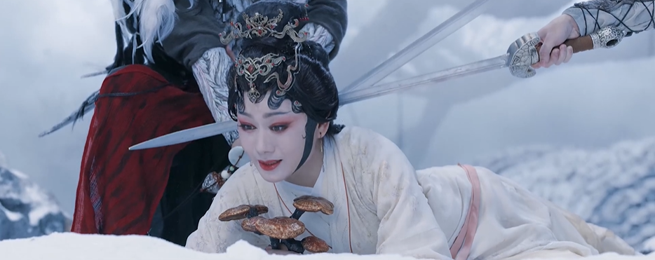 哪怕长剑架在脖颈,白素贞犹然不顾自己死活,苦苦哀求:"若无灵芝草救回