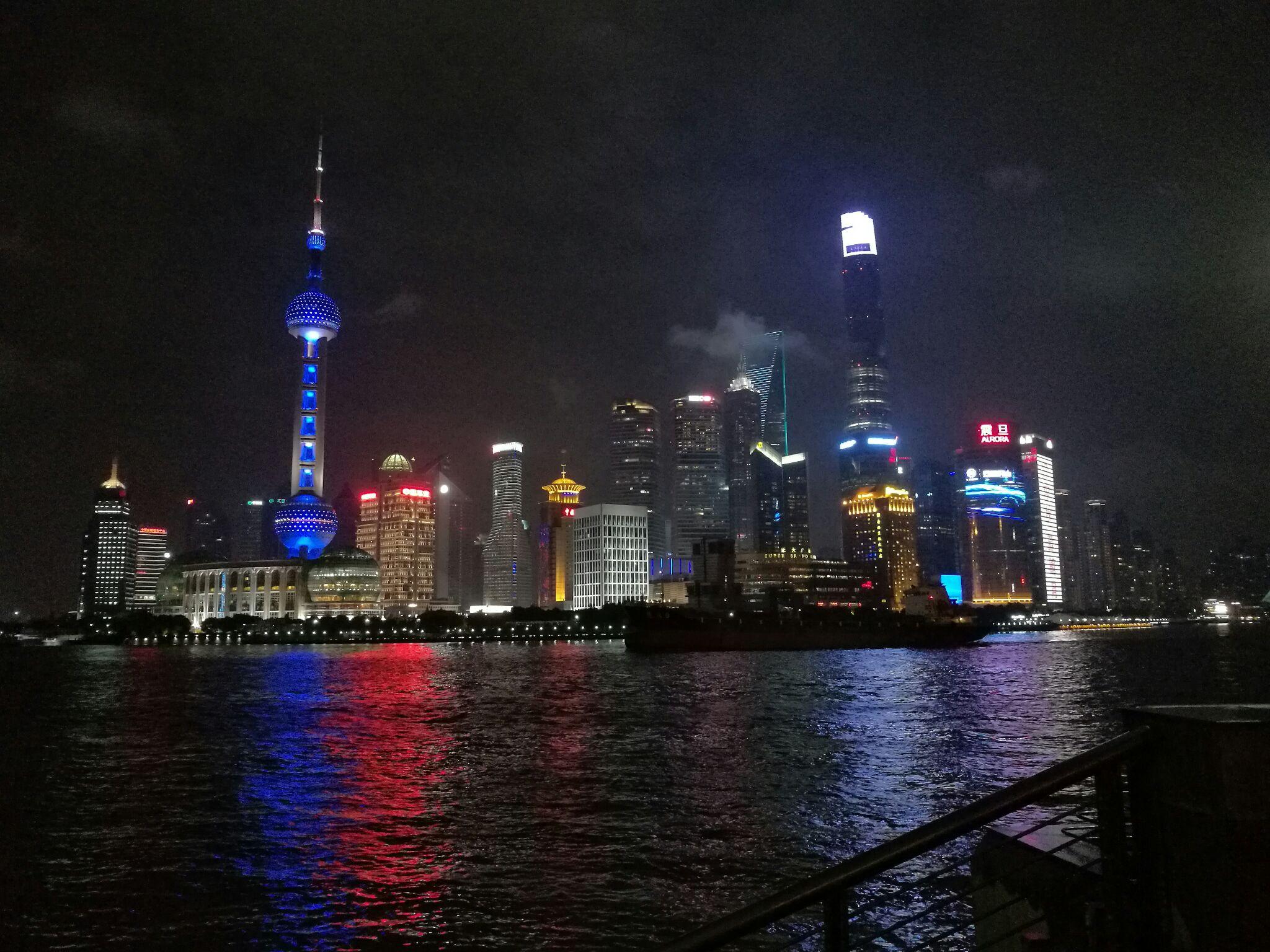 香港、上海哪个地方更繁华?