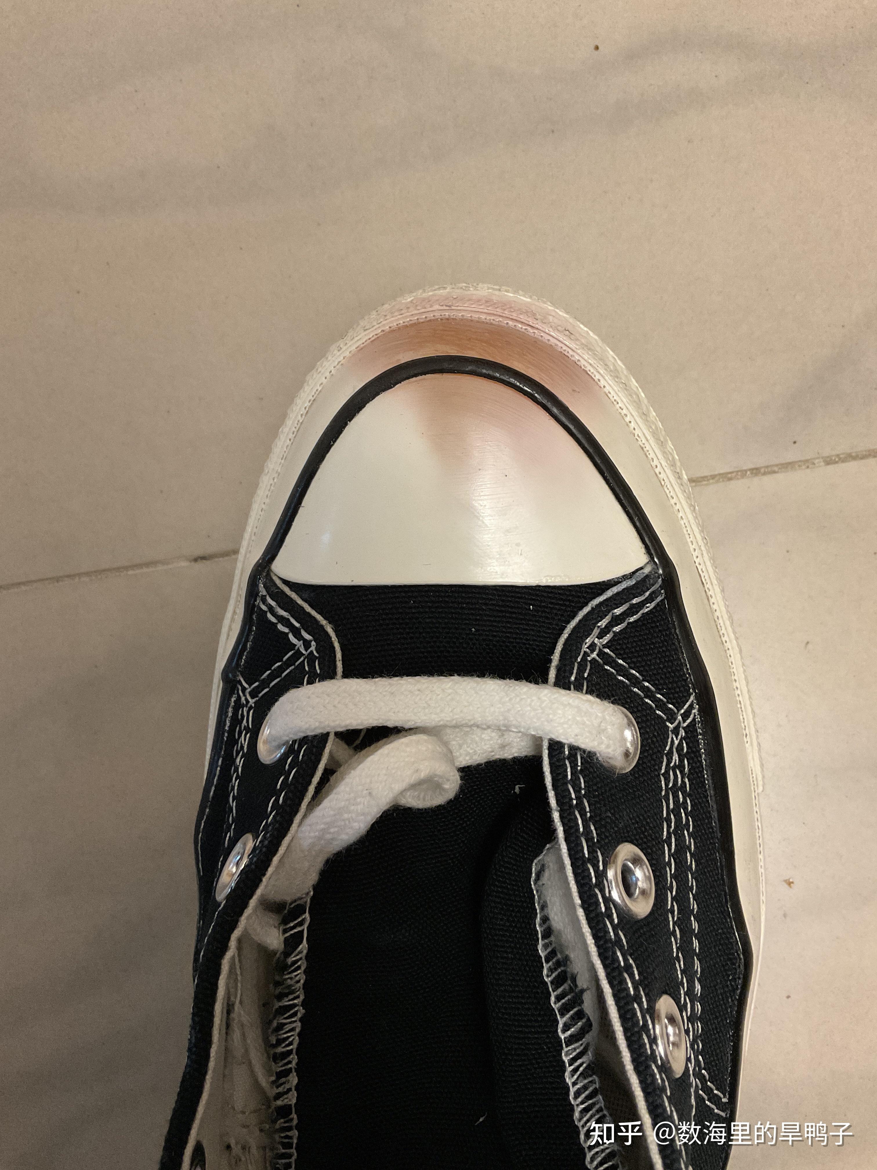 匡威鞋头不知道被什么染成这样了怎么样才能清洗干净