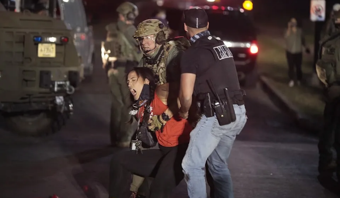 "杀一个白人来解气报仇",19岁黑人少年怒砍白人七刀,种族仇恨已深入