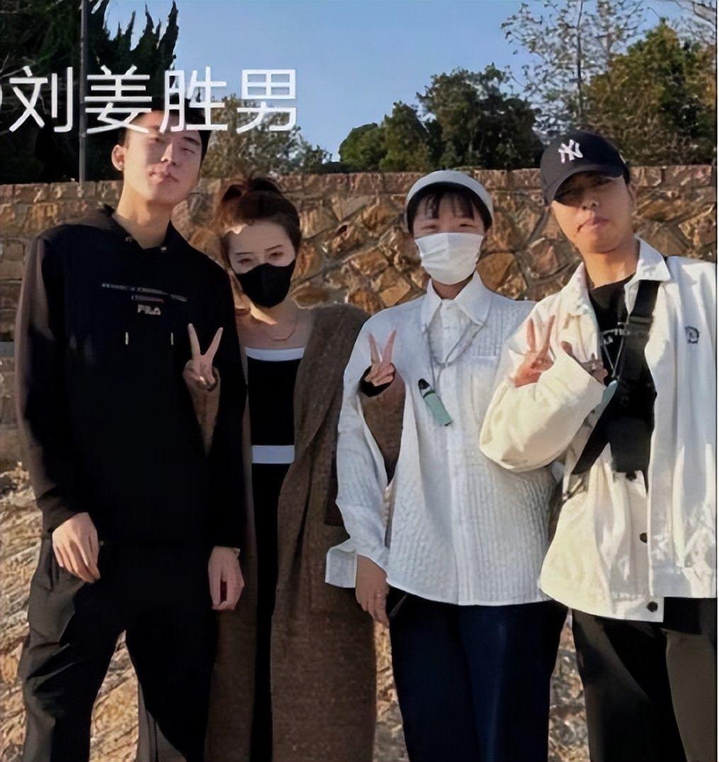 你想陪我到老可我只想跟你堂弟跑网红情侣毁尽三观互撕